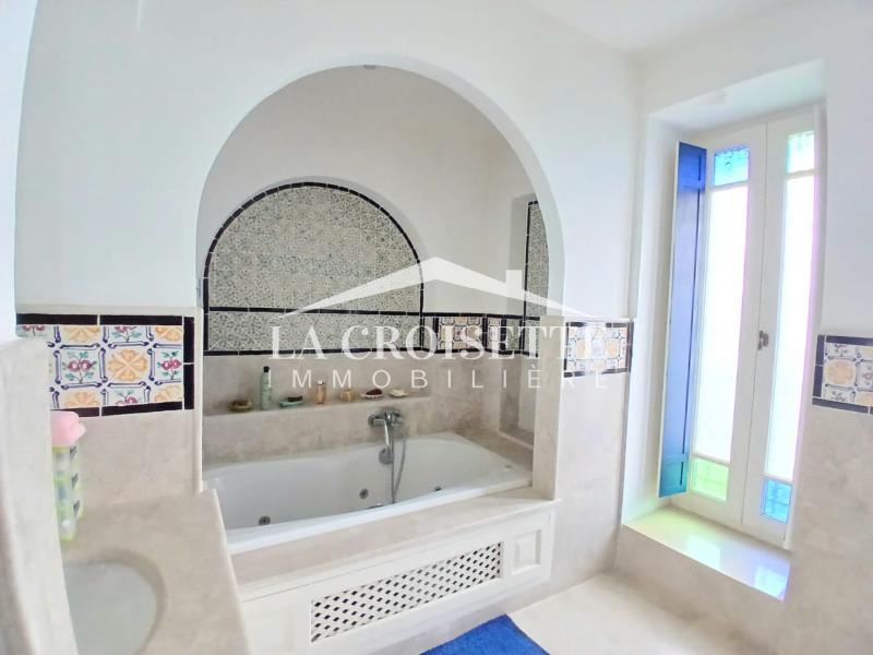 Villa S+6 avec piscine à Gammarth